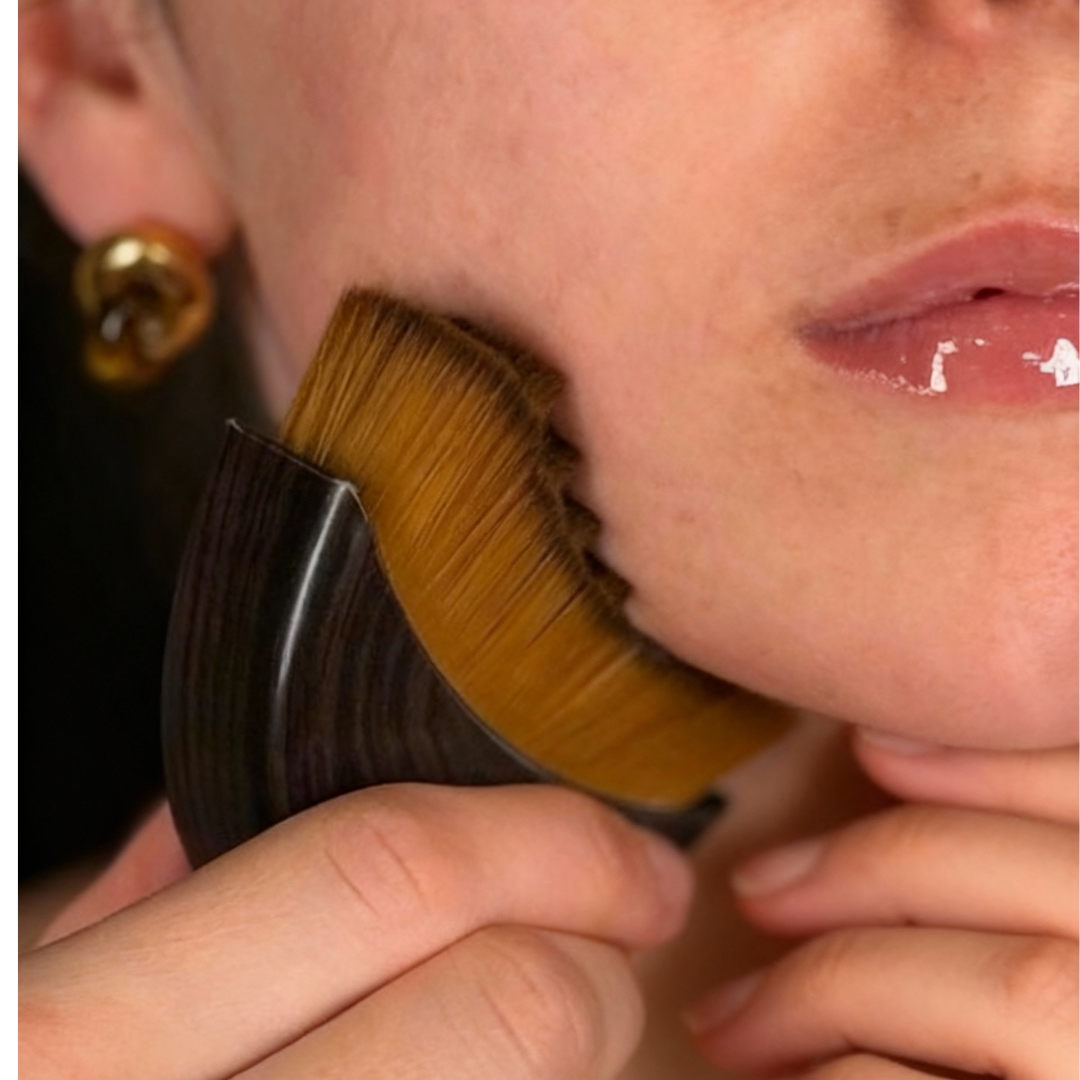 LORYN® Facial Contour Brush